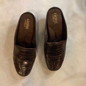 Rialto Comfort Womens' size 7M Slip on Croc Faux Leather Mule Shoe